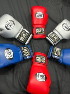 Gants de boxe professionnels Cleto Reyes en cuir rouge et or, à lacets, pour adultes, 14 oz - Product Image 3
