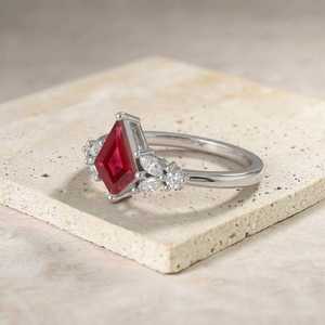 Bague en argent sterling 925 avec rubis taille cerf-volant, rubis naturel, bague de fiançailles minimaliste, pierre de naissance de juillet, cadeau de promesse - Product Image 2