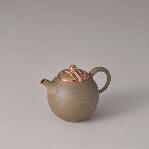 Yamaki Ikai Ceramic Japanese Teapot Floral Lid Gold Accents 200ml Kyusu Oriental Tea Set Durable Traditional Craft Eco-Friendly - Product Image 1
