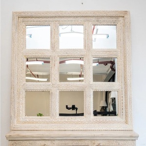 Miroir mural de style moderne pour intérieurs élégants, design en grille décorative avec un reflet lumineux et spacieux - Product Image 2