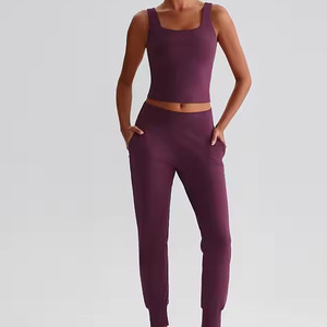 Conjunto de yoga elástico premium para mujer, cómodo conjunto de yoga para fitness con tela transpirable para el gimnasio - Product Image 4