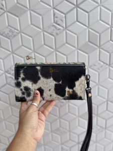 Nuevo Bolso de Mano de Diseño en Cuero Repujado a Mano, Elegante Bolso de Mano de Diseño en Cuero Repujado a Mano con Bordado de Corazón en Piel con Pelo, Estilo Bohemio - Product Image 3