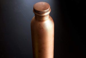 Wholesale High Quality Jointless <b>Copper</b> <b>Bottle</b> Smooth Surface Mirror Finish Ayurvedic Yoga Sports Travel Flask with Premium Styl - Product Image 2