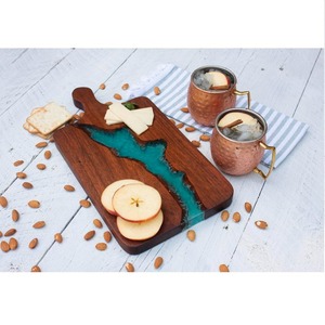 Tabla de Cortar de Madera Rectangular Más Vendida con Diseño de Mango con Incrustaciones de Resina Verde, Increíblemente Elaborada por S & SONS - Product Image 4