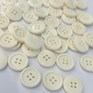 กระดุมเปลือกหอยคอโรโซแท้แบบยั่งยืน เป็นมิตรกับสิ่งแวดล้อม แบบแบน 4 รู สำหรับเสื้อโค้ท - Product Image 4