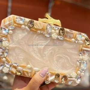 Pochette en résine avec personnalisation du nom Sac de soirée parfait pour femmes Couleurs personnalisées disponibles en Inde - Product Image 1