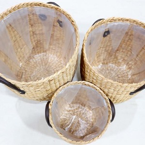 ตะกร้าสานจากผักตบชวาธรรมชาติทรงกลม สำหรับใส่กระถางต้นไม้ในบ้าน ใส่ของเล่น ใส่ดอกไม้ หรือใส่ผ้า พร้อมหูหิ้วหนัง - Product Image 2
