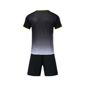 Tenues de football en tissu polyester de haute qualité, design par sublimation, vêtements de football personnalisés, fabricants d'uniformes avec faible MOQ. - Product Image 4