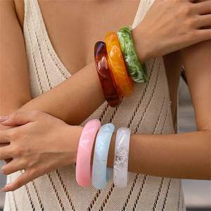 Brazaletes de resina modernos facetados etéreos de la India por AFZA ENTERPRISES - Product Image 2