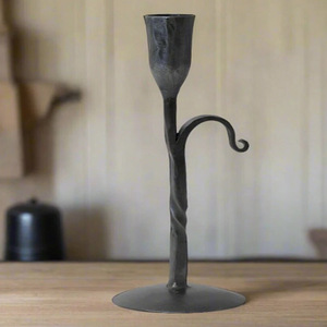 Par de candelabros de hierro negro forjado a mano estilo rústico, con diseño retorcido - Product Image 3