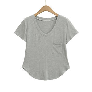 เสื้อยืดคอวีมีกระเป๋าสำหรับผู้หญิง รุ่น 2026 สีเทาเฮเธอร์ ผ้าคอตตอนผสมเนื้อนุ่ม ทรงหลวม แขนสั้น สไตล์ลำลอง เหมาะสำหรับฤดูร้อน เสื้อพื้นฐาน HD - Product Image 1