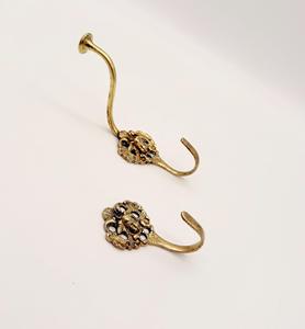 Crochet double en métal brossé élégant, solution de suspension robuste et durable - Product Image 6