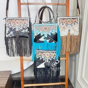 Bolso Bandolera de Cuero Vacuno Genuino Hecho a Mano, con Flecos Largos, a la Moda, Venta al Por Mayor, Perfecto para Mujeres - Product Image 1