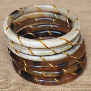Bracelets en corne naturelle épais pour femmes, fabriqués par Perfect Enterprises - Product Image 1