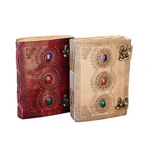Cuaderno de Cuero Hecho a Mano Estilo Vintage con 3 Piedras, Papel con Borde Irregular, Encuadernado Cosido, Diseño Personalizable para Viajes - Product Image 1