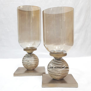 Porte-bougie décoratif traditionnel élégant en aluminium et métal avec dessus en verre, plaqué or, fait main, centre de table pour mariage - Product Image 1