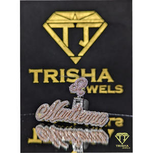 Pendentif personnalisé en argent sterling 925 avec nom en écriture cursive, serti de diamants Moissanite VVS, bijou fleur glacé par Trisha Jewels - Product Image 3