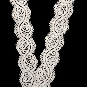 Cinta de encaje de nailon blanco premium al por mayor de fábrica con borde festoneado – Encaje con patrón de volutas vintage para prendas de vestir - Product Image 1
