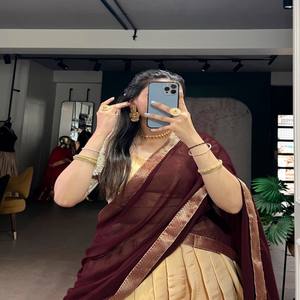 Ensemble Lehenga Choli en soie Kanchipuram cousu main VASTRA COTTAGE avec travail de tissage Zari et dupatta en Georgette, idéal pour les mariages et les occasions festives - Product Image 1