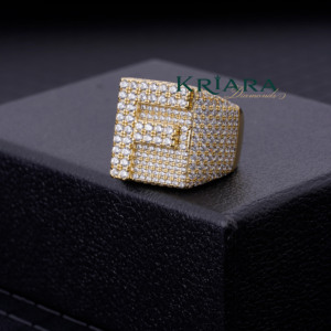 Bague Cocktail Homme en Argent 925 Plaqué Or Blanc avec Moissanite Taille Ronde Brillante, Sertissage Pavé, Design Géométrique de Luxe - Product Image 3