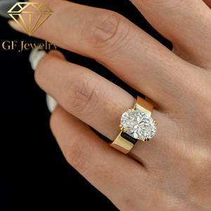 Anillo de compromiso de lujo chapado en oro de 18 quilates con diamante ovalado cultivado en laboratorio de banda ancha y 4 puntas, con piedra lateral de 5 quilates. - Product Image 4