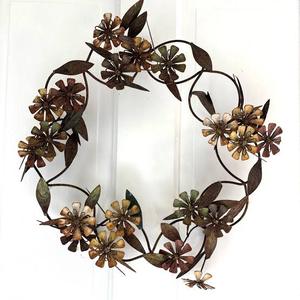 Corona Floral Rústica de Metal Hecha a Mano, Decorativa, Redonda, para Colgar en la Pared, Sin Iluminación, Elaborada con Flores y Hojas para Decoración del Hogar - Product Image 1
