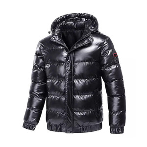 Veste matelassée noire brillante de haute qualité pour femmes |   Vêtements d'extérieur d'hiver en gros |   Fabricant de Marques Privées et Fournisseur en Gros - Product Image 1