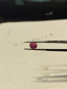 Rubis rouge naturel de 3,18 carats, certifié IGI, taille ovale, avec jeu de couleurs, provenant du Sri Lanka, pour la fabrication de bijoux - Product Image 4