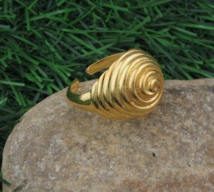 Bague Solitaire Classique Bohème Faite à la Main en Argent Sterling 925 Plaqué Or avec Sertissage Clos et Taille Brillant, Certifiée pour Mariage et Fêtes - Product Image 3