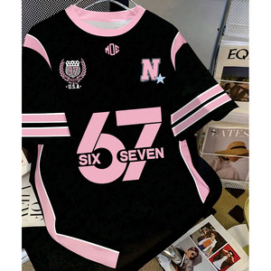 Maillot de football surdimensionné noir et rose personnalisé en maille, impression par sublimation, streetwear, t-shirt de sport unisexe, vente en gros OEM - Product Image 1