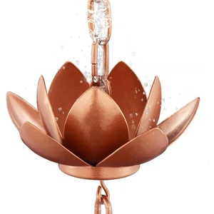 Chaîne de pluie Lotus en cuivre élégante avec conception de coupe de pétale pour un débit d'eau lisse Accent de décoration de jardin extérieur durable - Product Image 1