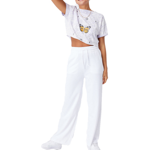 Camiseta de algodón para mujer al por mayor, cuello en V, transpirable, holgada, manga corta, estilo urbano, bordada, lisa, de verano, tejida, OEM a granel - Product Image 1