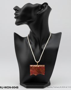 Colgante de madera de mango hecho a mano con detalles rojos y tapa de cobre grabada a mano en cordón de algodón de longitud media. - Product Image 4