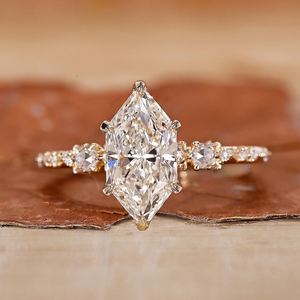 Anillo de Compromiso con Diamante Corte Marquesa, Oro Amarillo de 14K, Anillo de Novia con Pavé para Mujer, Joyería de Lujo - Product Image 1