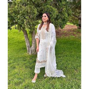 Magnifique ensemble haut et bas en mousseline de soie taille XL avec dupatta brodée pour les occasions festives - Product Image 4