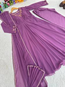 El ajuste favorecedor y el diseño étnico clásico lo convierten en un conjunto imprescindible para mujeres que adoran la moda tradicional elegante y moderna. - Product Image 6