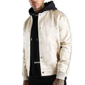 Chaqueta Varsity Moderna de Moda Casual, Hecha de Satén, con Logotipo Personalizado, Mangas Raglán, MOQ Bajo, Chaqueta Bomber Estilo Urbano - Product Image 1