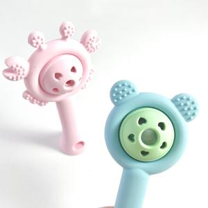 Anneau de dentition pour bébé en forme d'ours – Silicone de qualité alimentaire avec hochet intégré pour une mastication et un jeu sécurisés - Product Image 1