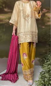 Ensemble de sharara brodé en soie naturelle de qualité export avec dupatta en georgette fantaisie - Product Image 3
