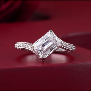 Anillo de Compromiso Solitario con Diamante Cultivado en Laboratorio, Corte Esmeralda de 1.97 CT, Oro Amarillo de 14K, Claridad VS1, para Bodas - Product Image 1