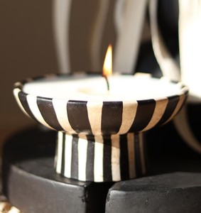 Elegante Recipiente de Cerámica para Velas con Diseño de Pedestal a Rayas, Una Sola Mecha, Larga Duración, Decoración de Lujo para el Hogar - Product Image 3