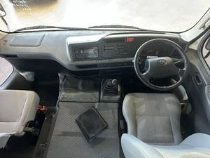 Autobús Toyota Coaster 4.0D de 23 plazas, usado, año 2023 - Product Image 4