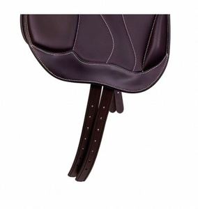 Selle d'équitation anglaise antidérapante pour une assise sécurisée lors des activités équestres. Selle polyvalente et élégante, exportée. - Product Image 2