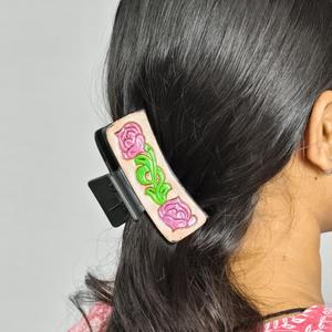 Pinza para el pelo de cuero de moda con diseño de hoja verde y patrón en zigzag para accesorios de mujer - Product Image 3