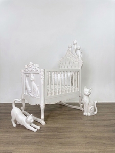 Lit de bébé en acajou sculpté, meubles de chambre d'enfant faits à la main en Indonésie AQM960 - Product Image 1