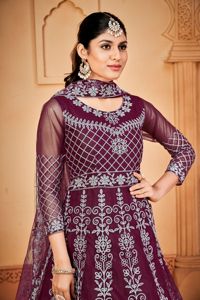 Elegante Traje Anarkali Morado para Mujer a Precio Bajo, Crepé, Mangas 3/4, Semi-Cosido, para Ocasiones Festivas - Product Image 2
