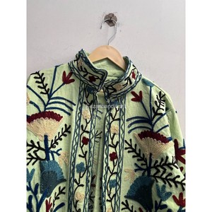 เสื้อแจ็คเก็ตสีเขียวมิ้นท์ ลายปักแบบอุซเบก เสื้อโค้ทปักมือ เสื้อแจ็คเก็ตสั้นสำหรับผู้หญิง สไตล์โบโฮชิค - Product Image 3