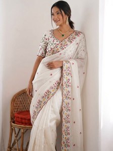 Elegante Saree de Organza Blanca con Bordado Floral Multicolor en el Borde |   Blusa de Saree Elástica de Diseño para Fiestas Indias de Invierno - Product Image 2