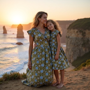 Robe portefeuille vert henné à manches flottantes pour femmes avec des artisans en tissu de coton respirant conçus pour un usage quotidien - Product Image 6