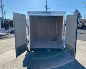 Nuevo Remolque Cerrado CargoMate 5x8 Serie E 2022 con Puertas Dobles y Acabado de Aluminio - Product Image 4